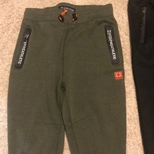 Army green jogger pants boys sz13-14.